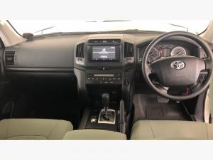 Toyota Land Cruiser 200 4.5D-4D V8 GX-R - Image 6