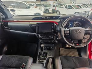 Toyota Hilux 2.8 GD-6 GR-S 4X4 automaticD/C - Image 7