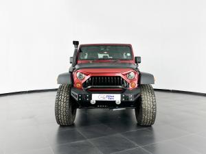 Jeep Wrangler Unltd Sahara 3.6L V6 automatic - Image 3