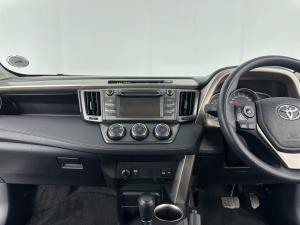 Toyota RAV4 2.0 GX automatic - Image 8