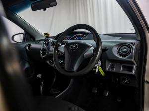 Toyota Etios hatch 1.5 Xs - Image 10