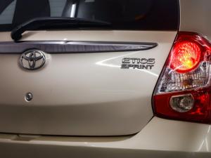Toyota Etios hatch 1.5 Xs - Image 15
