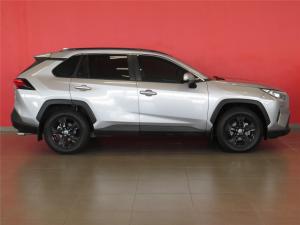 Toyota RAV4 2.0 GX auto - Image 3