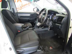 Toyota Hilux 2.4GD-6 double cab 4x4 Raider manual - Image 8