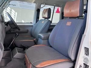 Toyota Land Cruiser 79 4.5D-4D V8 double cab LX - Image 10