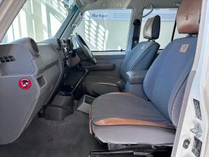 Toyota Land Cruiser 79 4.5D-4D V8 double cab LX - Image 11