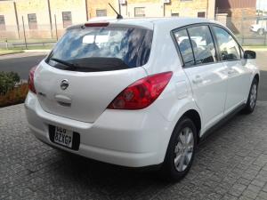 Nissan Tiida hatch 1.6 Visia+ - Image 2