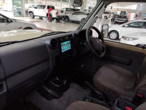 Toyota Land Cruiser 79 4.5DS/C - Image 6