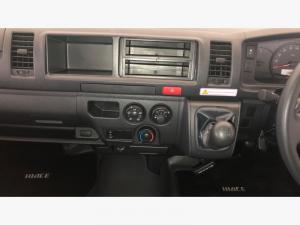 Toyota Hiace 2.5D-4D Ses-fikile 16-seater - Image 12