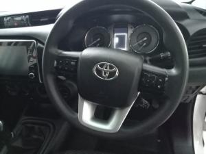Toyota Hilux 2.4GD-6 double cab 4x4 Raider manual - Image 14