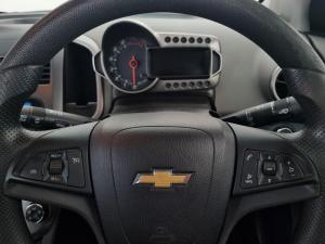 Chevrolet Sonic sedan 1.6 LS - Image 12