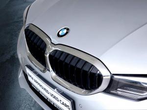 BMW 3 Series 320i - Image 5