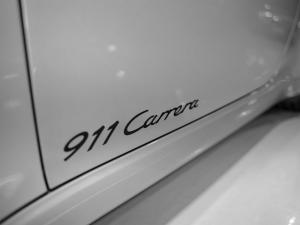Porsche 911 Carrera coupe auto - Image 16