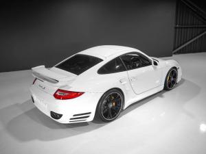 Porsche 911 turbo S - Image 8