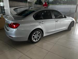 BMW 3 Series 320i - Image 3