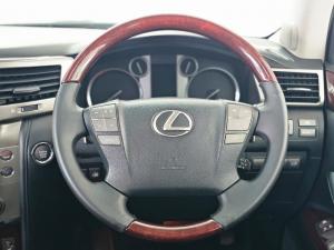 Lexus LX 570 - Image 10