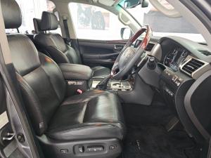 Lexus LX 570 - Image 14