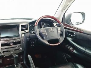 Lexus LX 570 - Image 17