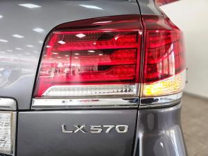 Lexus LX 570 - Image 20