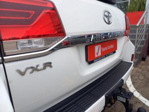 Toyota Land Cruiser 200 4.5D-4D V8 VX-R - Image 12