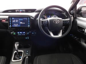 Toyota Hilux 2.8 GD-6 Raider 4X4 automaticD/C - Image 4