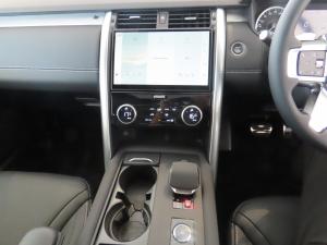 Land Rover Discovery D300 Dynamic SE - Image 16