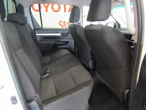 Toyota Hilux 2.4GD-6 double cab 4x4 Raider manual - Image 11