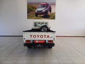Toyota Land Cruiser 79 4.2D single cab - Image 5