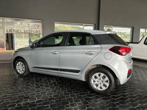 Hyundai i20 1.4 Motion auto - Image 8