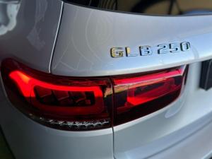 Mercedes-Benz GLB 250 Progressive - Image 17