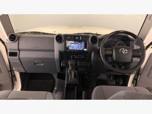 Toyota Land Cruiser 79 2.8GD-6 double cab - Image 6