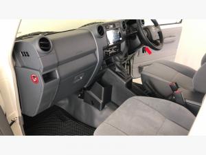 Toyota Land Cruiser 79 2.8GD-6 double cab - Image 7