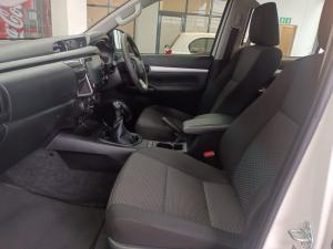 Toyota Hilux 2.4GD-6 double cab 4x4 Raider manual - Image 7