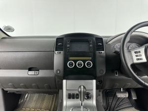 Nissan Pathfinder 2.5 dCi SE automatic - Image 10