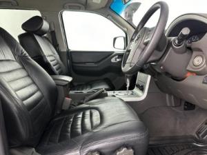 Nissan Pathfinder 2.5 dCi SE automatic - Image 11
