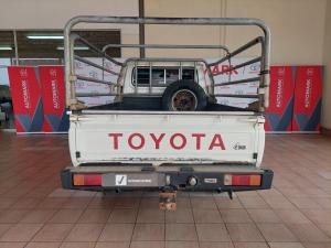 Toyota Land Cruiser 79 4.2D single cab - Image 5