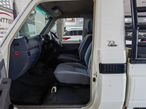 Toyota Land Cruiser 79 4.5D 70TH EDS/C - Image 6