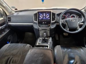 Toyota Land Cruiser 200 V8 4.5D VX-R automatic - Image 11