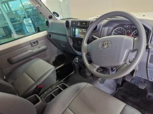 Toyota Land Cruiser 79 4.0PS/C - Image 16