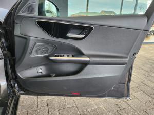 Mercedes-Benz C-Class C200 Avantgarde - Image 12