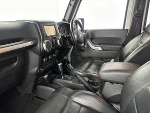Jeep Wrangler Unltd Sahara 3.6L V6 automatic - Image 4