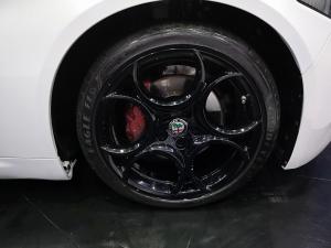 Alfa Romeo Giulia 2.0T - Image 7