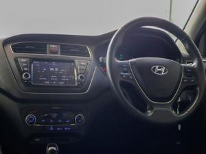 Hyundai i20 1.4 Fluid automatic - Image 11