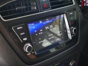 Hyundai i20 1.4 Fluid automatic - Image 16