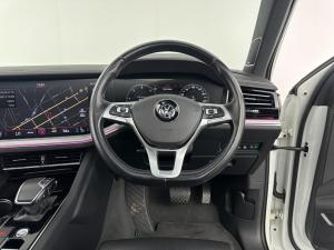 Volkswagen Touareg 3.0 TDI V6 Luxury - Image 10