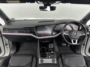 Volkswagen Touareg 3.0 TDI V6 Luxury - Image 9