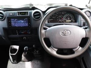 Toyota Land Cruiser 79 4.5D-4D V8 double cab LX - Image 12