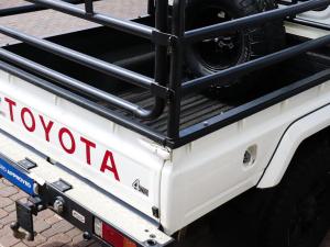 Toyota Land Cruiser 79 4.5D-4D V8 double cab LX - Image 16