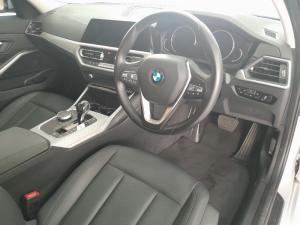BMW 320i automatic - Image 6
