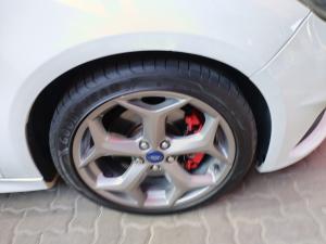 Ford Focus ST 1 - Image 10